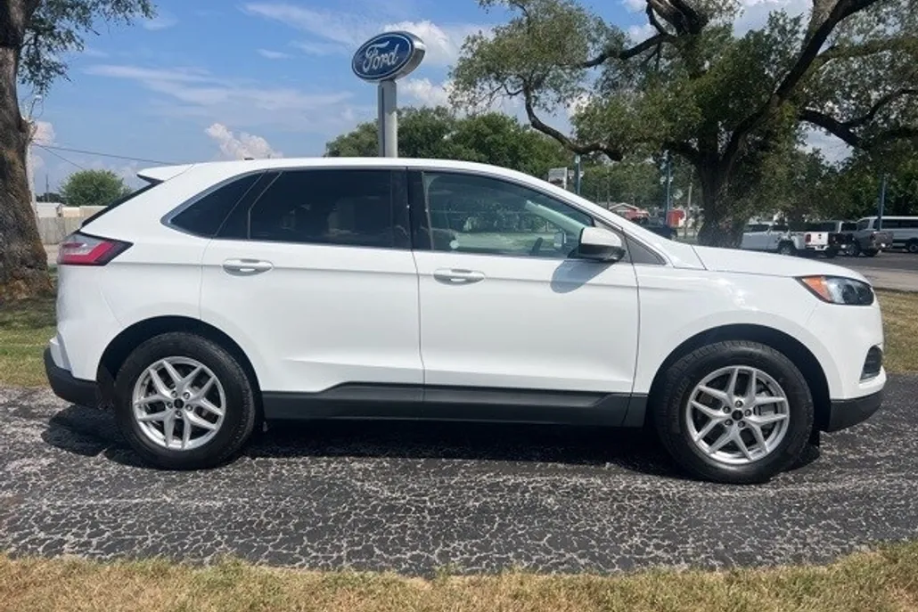 2024 Ford Edge SEL photo 1
