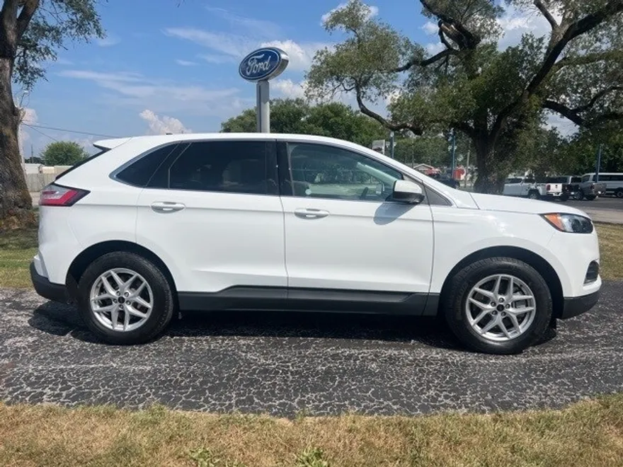 2024 Ford Edge SEL photo 1