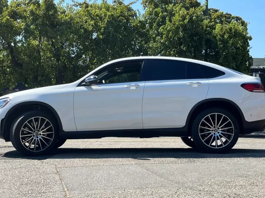2022 Mercedes Benz GLC 300 4MATIC Coupe photo 1