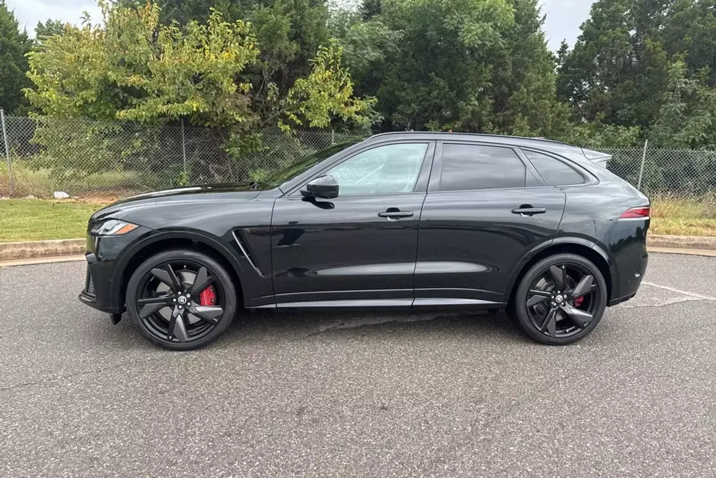 2024 Jaguar F-PACE SVR photo 1