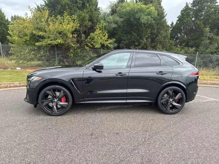 2024 Jaguar F-PACE SVR photo 1