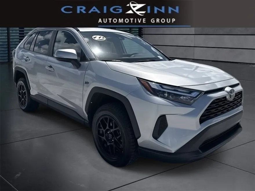2022 Toyota RAV4 XLE photo 1