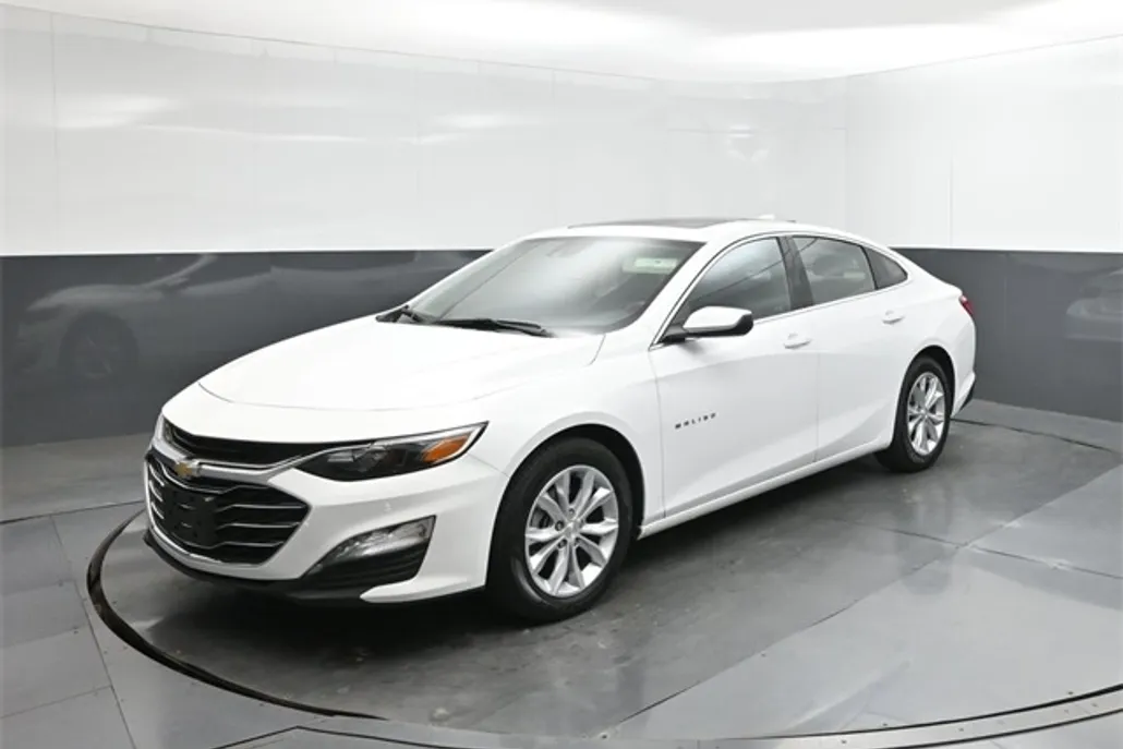 2024 Chevrolet Malibu 1LT photo 1