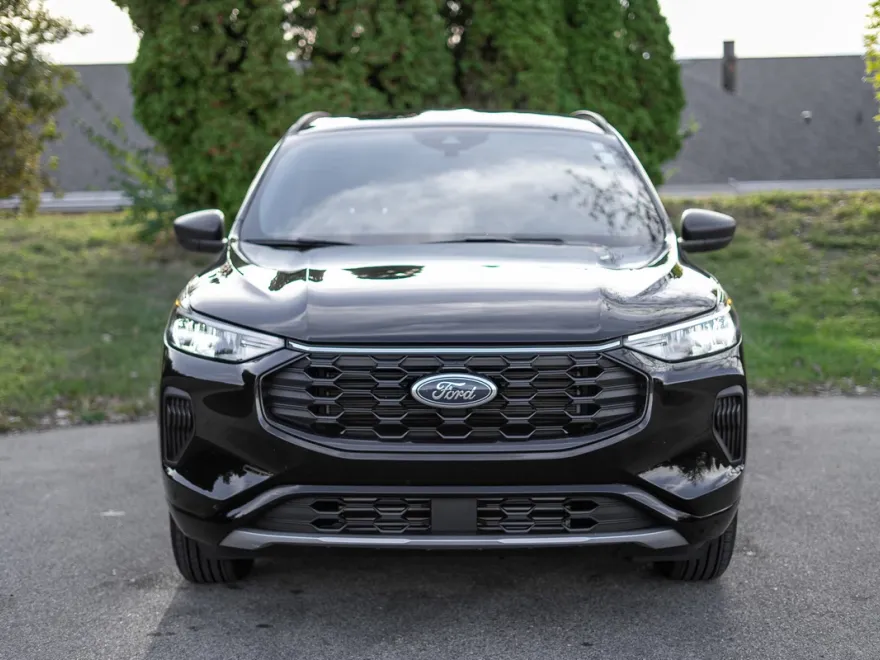 2024 Ford Escape ST-Line photo 1