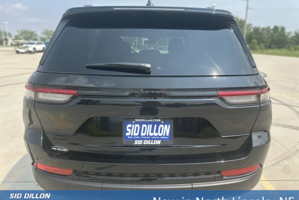 2025 Jeep Grand Cherokee Altitude photo 1