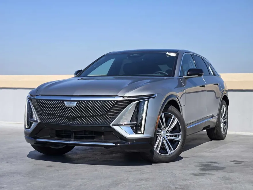 2025 Cadillac Lyriq Luxury photo 1