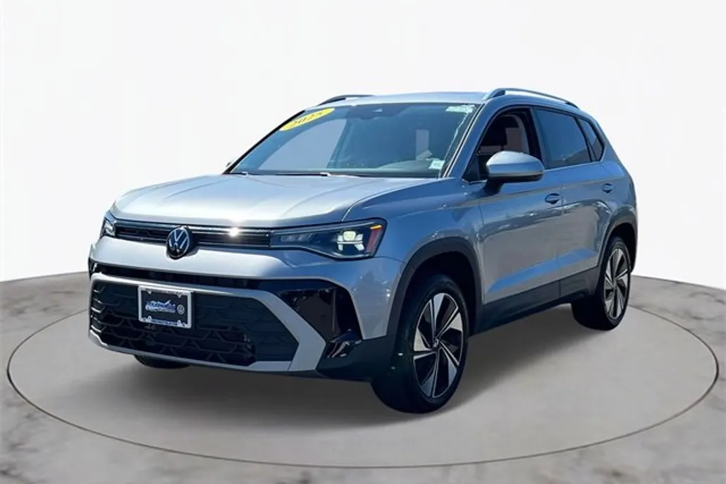 2025 Volkswagen Taos SE photo 1