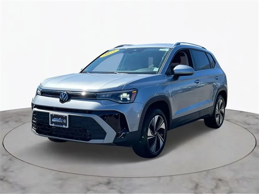 2025 Volkswagen Taos SE photo 1