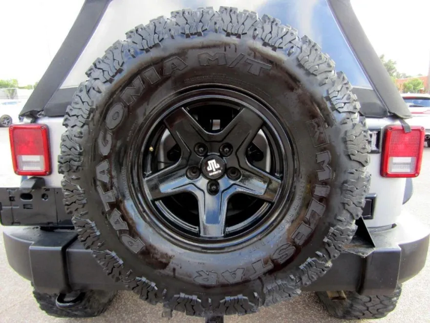 2017 Jeep Wrangler Unlimited Rubicon photo 8