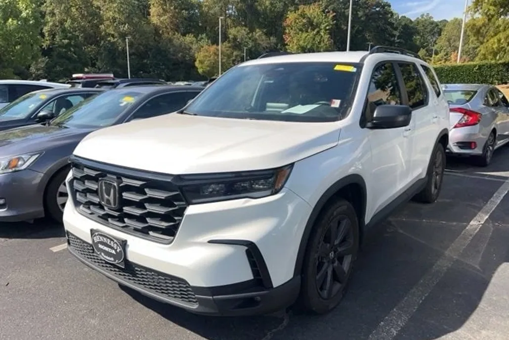 2024 Honda Pilot Sport photo 1