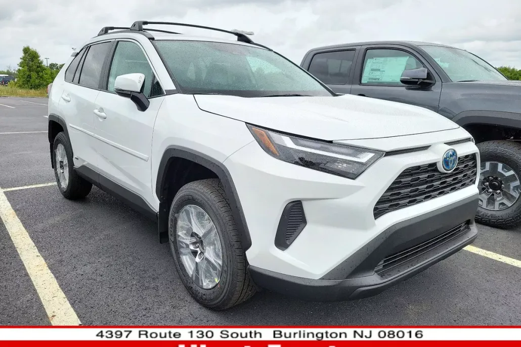 2023 Toyota RAV4 Hybrid XLE photo 1