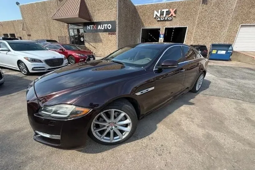 2017 Jaguar XJ R-Sport photo 1