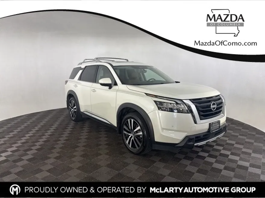 2024 Nissan Pathfinder Platinum photo 1