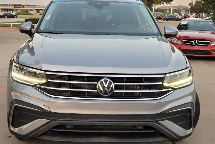 2022 Volkswagen Tiguan SE photo 1