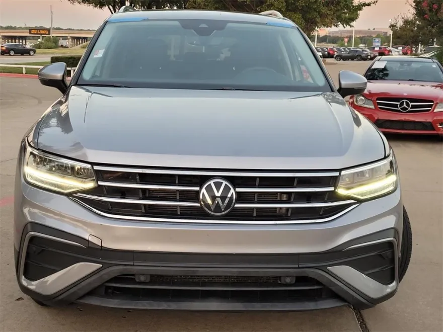 2022 Volkswagen Tiguan SE photo 1