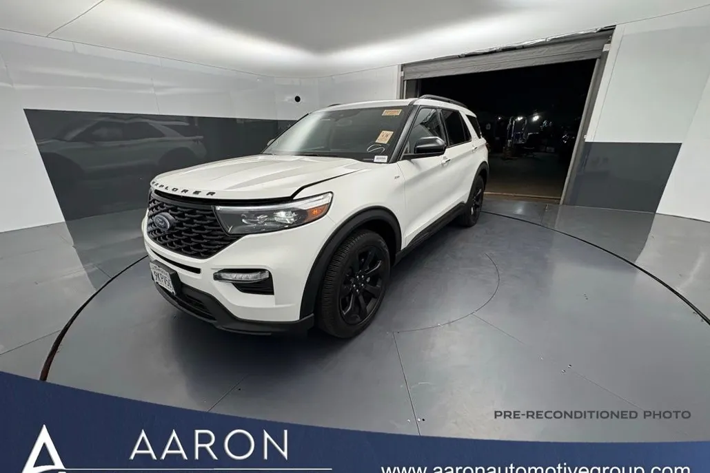 2023 Ford Explorer ST-Line photo 1