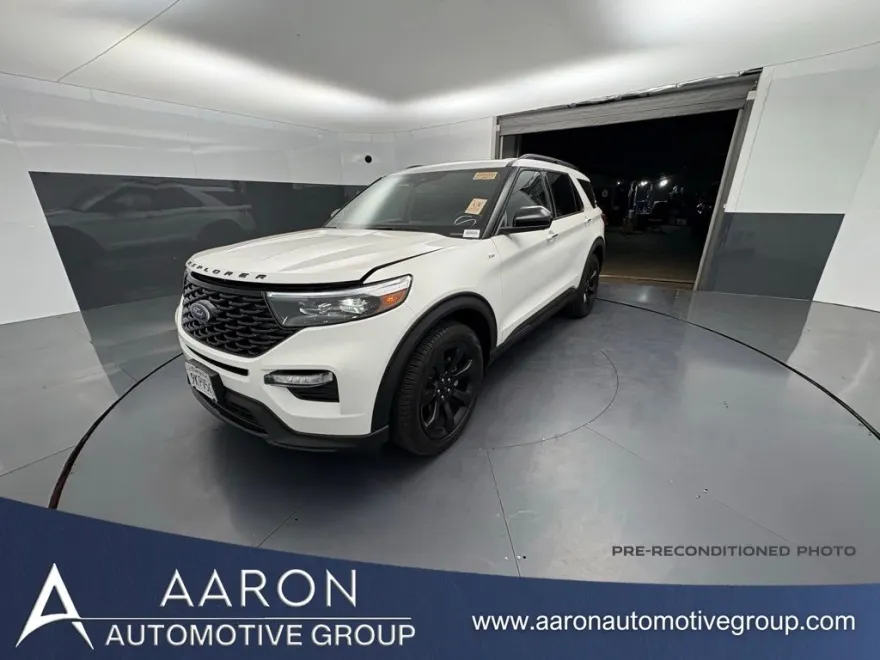 2023 Ford Explorer ST-Line photo 1