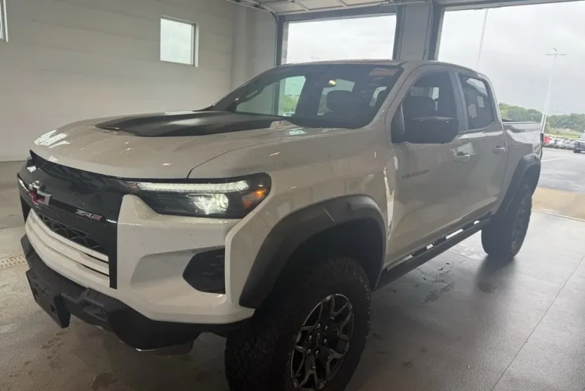 2025 Chevrolet Colorado ZR2 photo 1