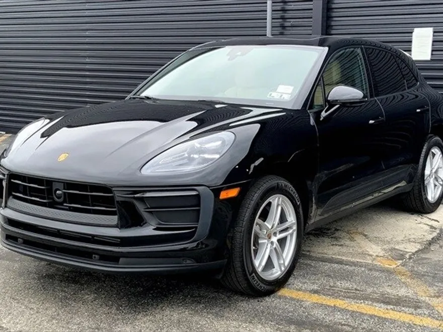 2024 Porsche Macan T photo 1