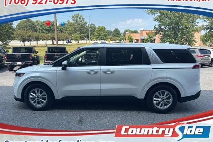 2024 Kia Carnival LX photo 1