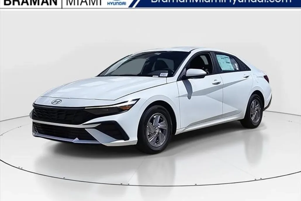2025 Hyundai Elantra SE photo 1