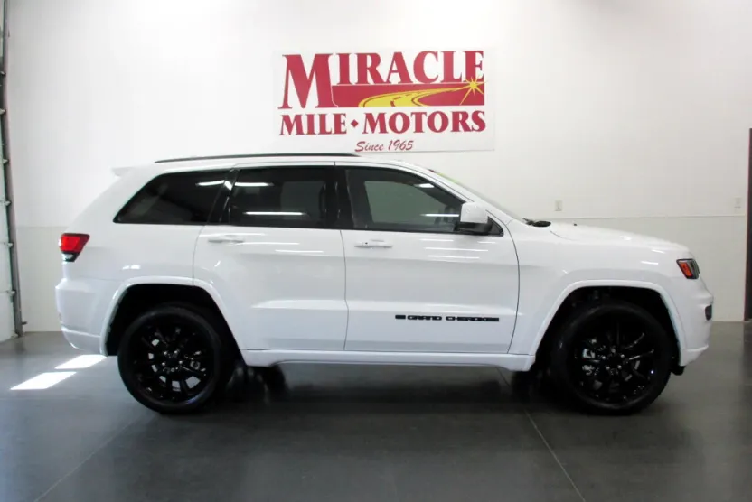 2022 Jeep Cherokee Altitude photo 1