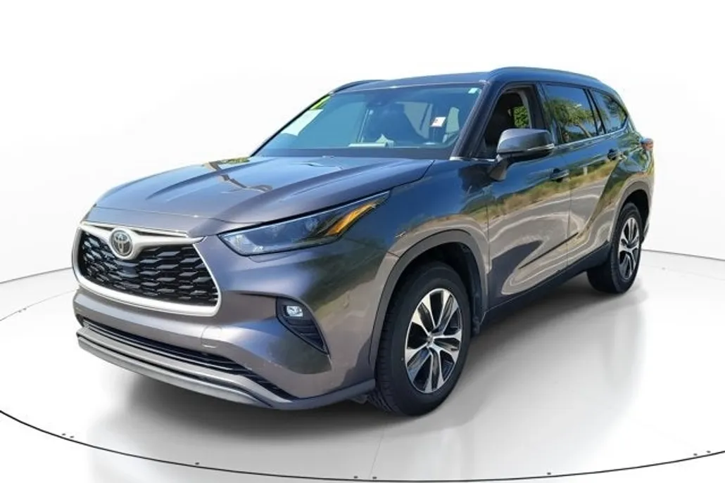 2021 Toyota Highlander XLE photo 1