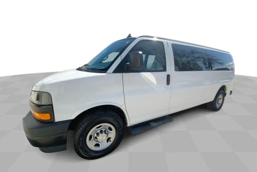 2022 Chevrolet Express Passenger 3500 photo 1