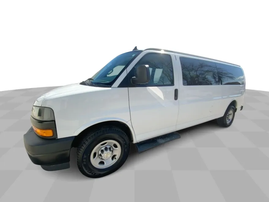 2022 Chevrolet Express Passenger 3500 photo 1