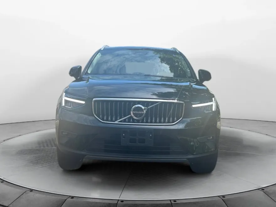 2024 Volvo XC40 Plus photo 1