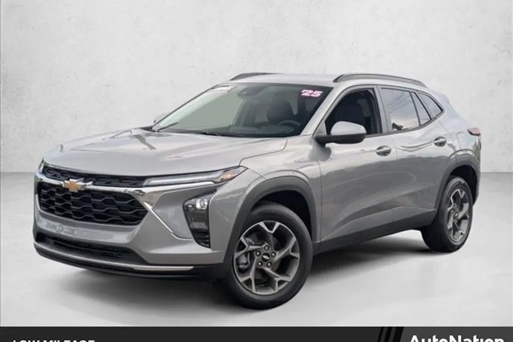 2025 Chevrolet Trax LT photo 1