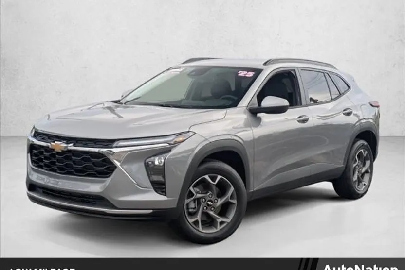 2025 Chevrolet Trax LT photo 1