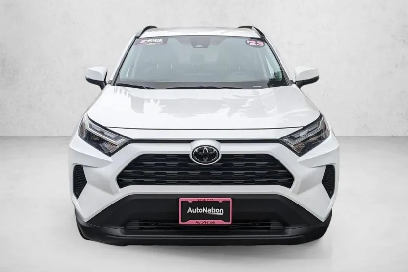 2023 Toyota RAV4 XLE photo 1