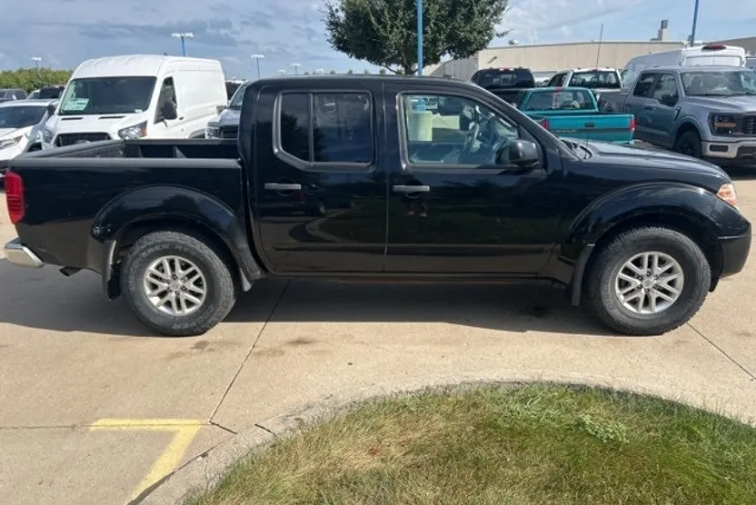 2016 Nissan Frontier SV photo 1