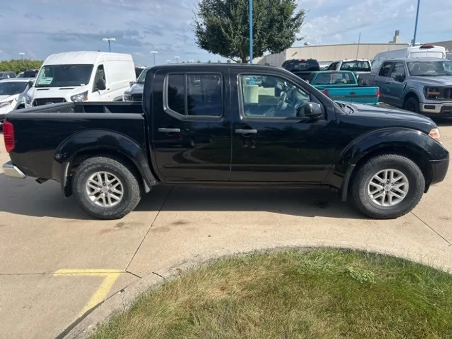 2016 Nissan Frontier SV photo 1