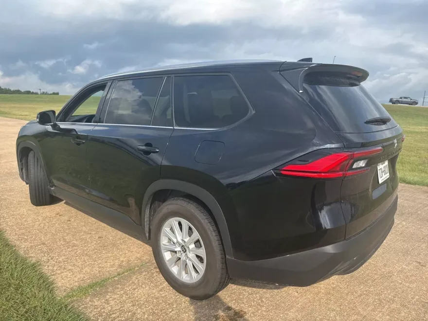 2024 Toyota Grand Highlander XLE photo 1