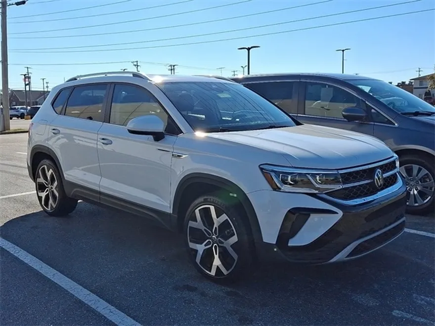 2022 Volkswagen Taos SEL photo 1