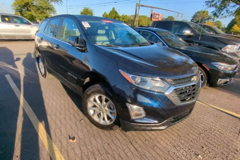 2021 Chevrolet Equinox LT photo 1