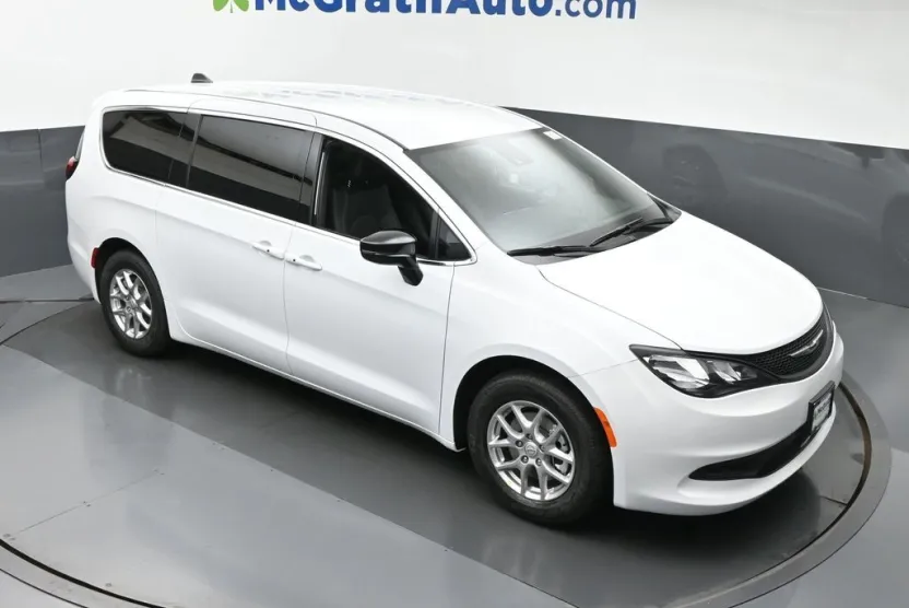 2026 Chrysler Voyager LX photo 1
