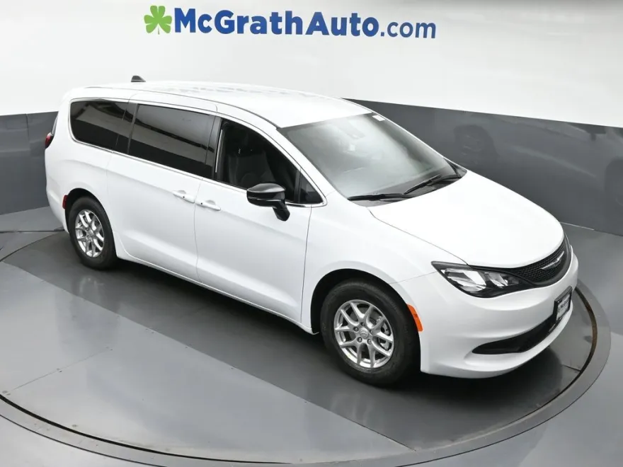 2026 Chrysler Voyager LX photo 1