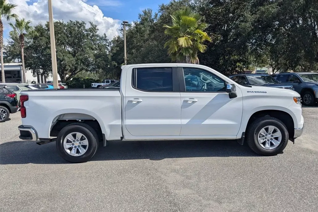 2025 Chevrolet Silverado 1500 LT photo 1