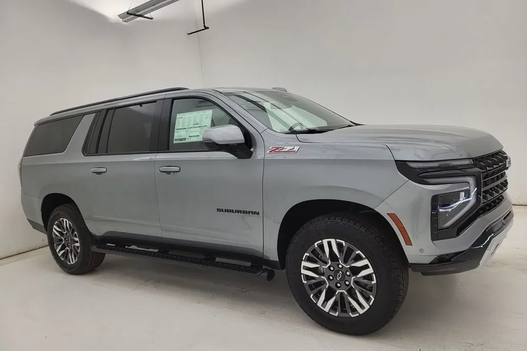 2026 Chevrolet Suburban Z71 photo 1