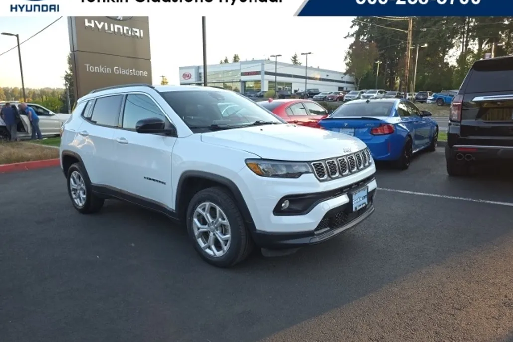 2024 Jeep Compass Latitude photo 1