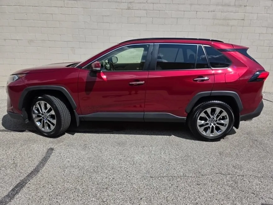 2019 Toyota RAV4 Limited photo 1
