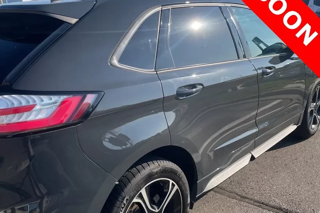 2021 Ford Edge ST photo 1