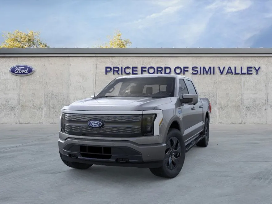 2025 Ford F-150 Lightning Lariat photo 1
