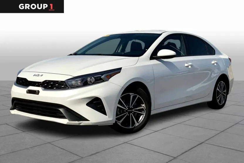 2023 Kia Forte LXS photo 1