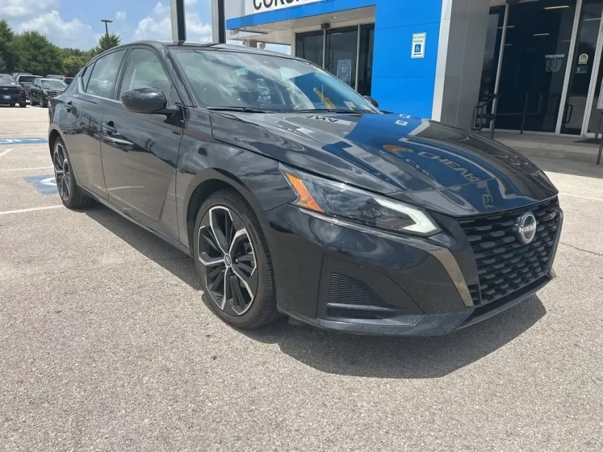 2023 Nissan Altima 2.5 SR photo 1