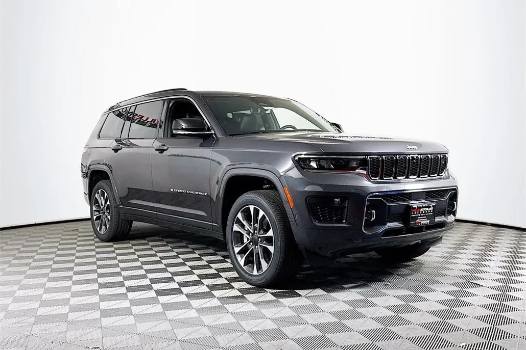 2025 Jeep Grand Cherokee Overland photo 1