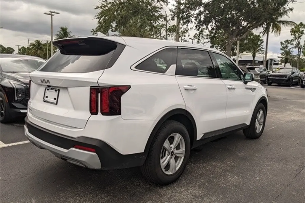 2025 Kia Sorento LX photo 1